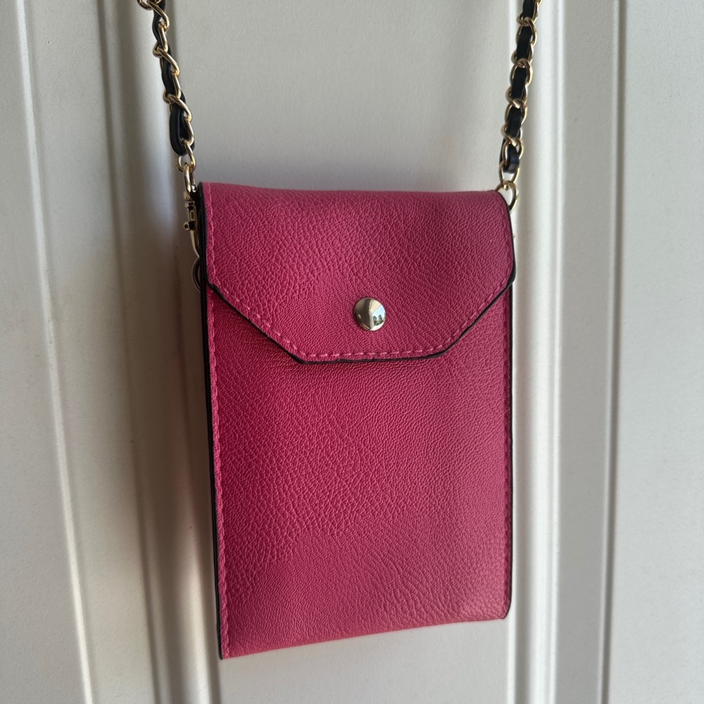 Pink phone purse with detachable strap
